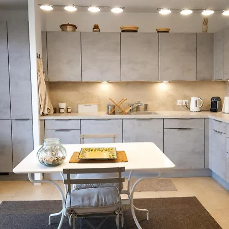 Luxurious Two Bedrooms Raphael Apartment *