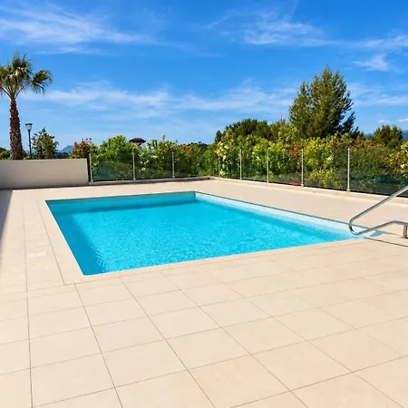 Luxurious Two Bedrooms Raphael Apartment *